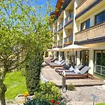 Glashotel Hotel 4*