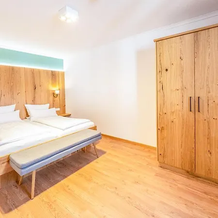 Glashotel Hotel 4*