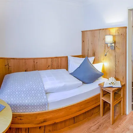 Glashotel Hotel 4*